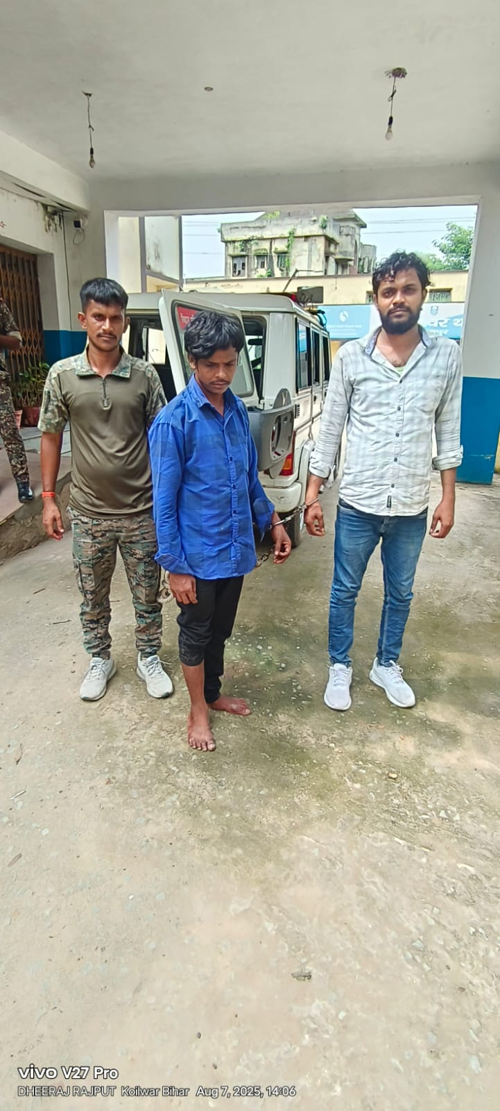 कोईलवर पन्द्रह लीटर देशी शराब के साथ एक धंधेबाज व दो शराबी गिरफ्तार जेल।